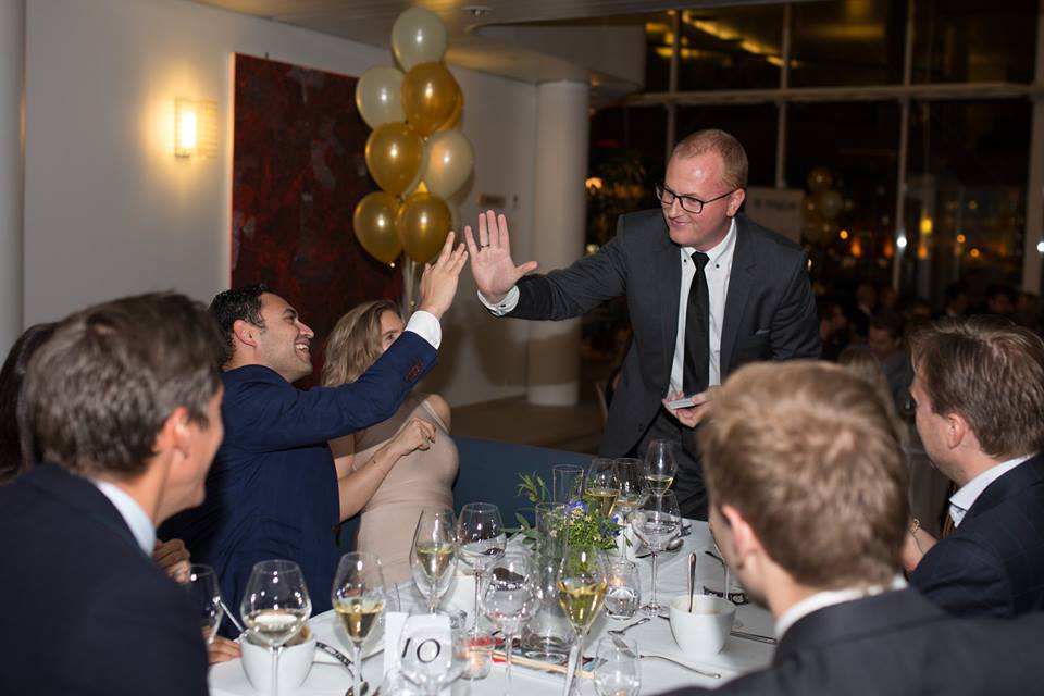 Tryllekunstner Steinar Thelen high five